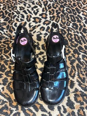 Vintage 90/2000s JuJu Black Jelly Fisherman Sandals with White Buckle